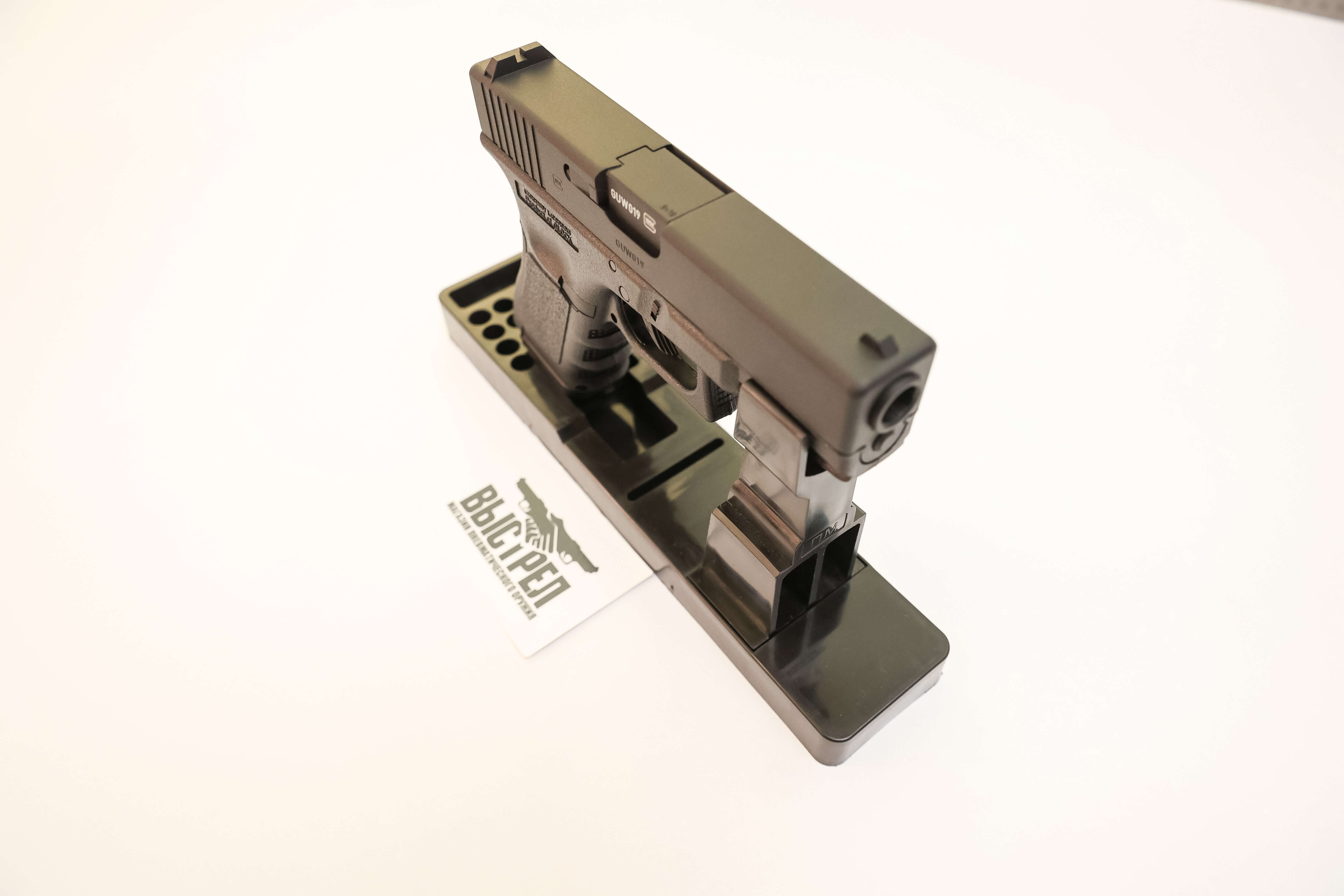 Пневматический пистолет Umarex Glock-19 4,5 мм